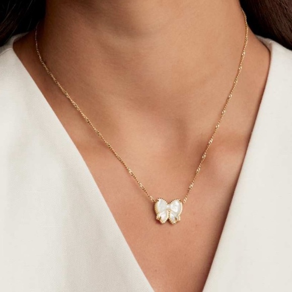 Kendra Scott Haley Bow Gold Short Pendant Necklace in White NEW - Picture 7 of 12